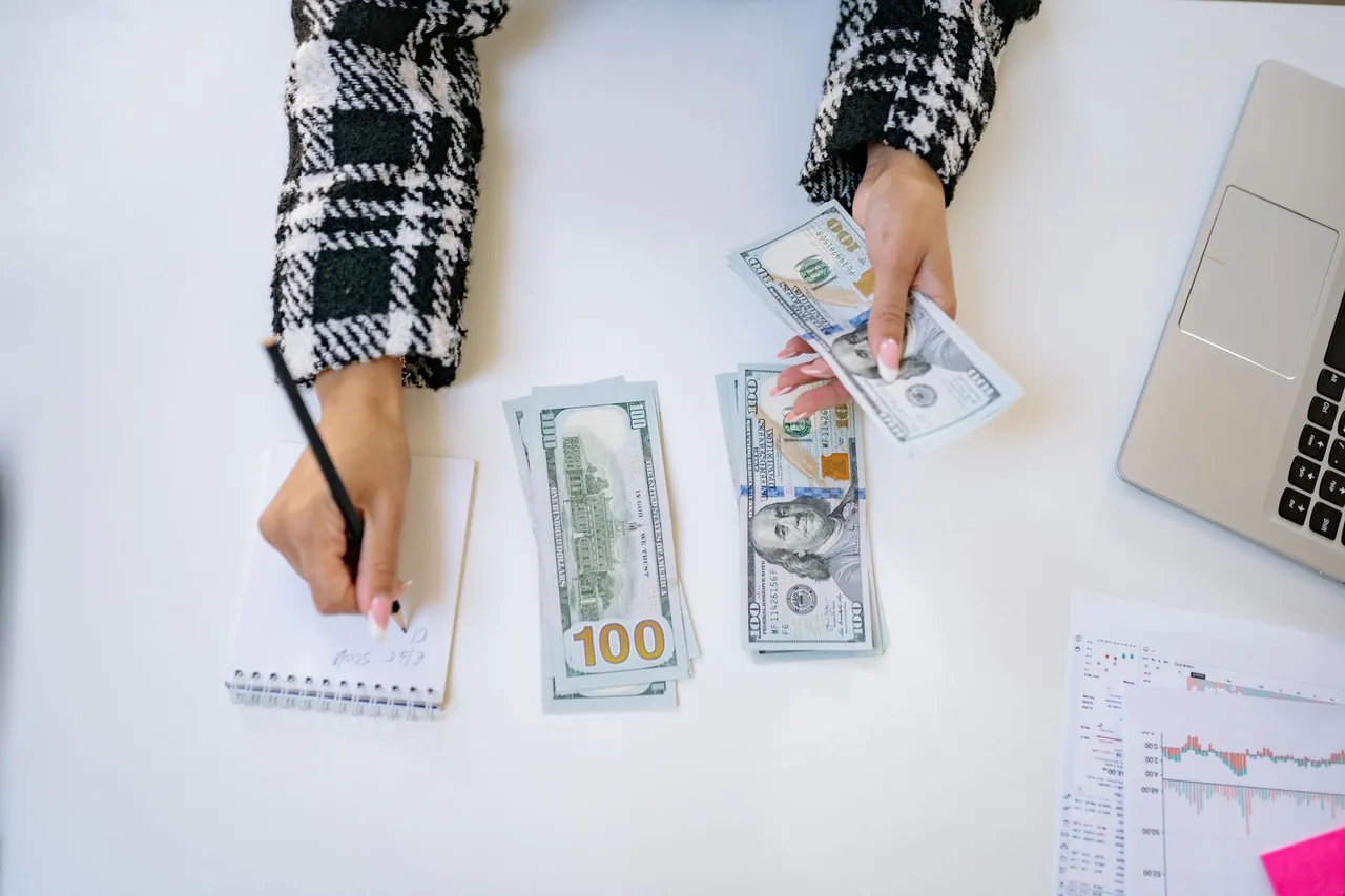 Finanzpuffer und Planung im Büro